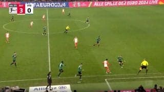 スタジアム騒然！「最強すぎる」「天才かよ」 緩急を自在に操って“50メートル爆走ドリブル”を炸裂した瞬間　相手守備陣を切り裂いた“ドイツの至宝”ムシアラの超絶テクニック