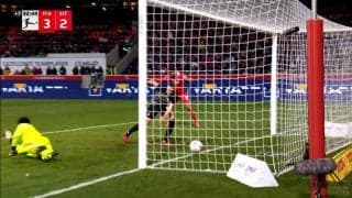 「泣くわ」堂安律も唖然…アディショナルタイムに“決勝オウンゴール”を献上するまさかの展開！ドイツ人SBの爆裂突破がミス誘発「これは可哀想」