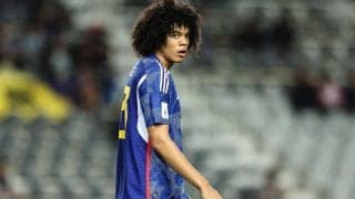 ファーストチームの練習にも参加したシュツットガルトのチェイス・アンリが驚異のジャンプ力を披露！原口元気も「身体能力だけはすごい」