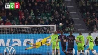 人間じゃねえ… ガチのバケモノだ！「なんというシュート精度！」「まさに決定力…」 GKの手が届かない位置に叩き込む！美しすぎる“急回転ミドルシュート”が炸裂した瞬間　FWケインの21ゴール目は止めることが不可能な一撃