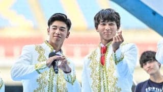 「これはどのアイドルグループですか?!」J1川崎の2選手が見せた地域密着活動での「伝統の衣装着用姿」が大絶賛！「Myojoかな？」「すてき。」の声