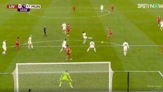 「天才かよ！」「名コンビ」リバプール遠藤航の“新たな相棒”が強烈な超弾丸ミドルシュートを炸裂した瞬間　遠藤が“おとり”→右SBから中盤に上がってきたアレクサンダー＝アーノルドが強烈な一撃