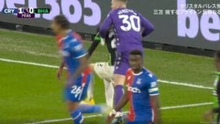 「キーパー許さねぇ」「ふざけんな」負傷の三笘薫を強引に引き起こして突き飛ばしたGKに批判殺到　「日本の宝を...」ファンがブチギレた決定的シーン