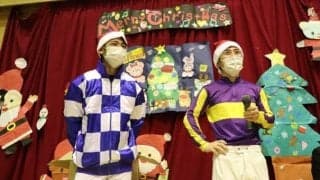 岩手競馬騎手がサンタになって登場！児童養護施設にクリスマスプレゼントを贈呈