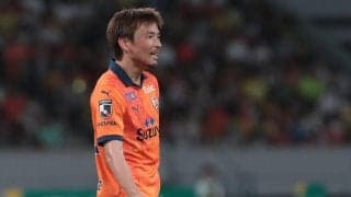 「どっちの大輔さんも大好きです」乾貴士が豪華すぎる3ショットを披露！2人の“大輔”に挟まれ笑顔を見せる