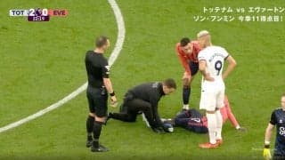 スタジアム騒然！「怪物かよ」「強すぎるだろ…」 背後からタックル→返り討ちで負傷退場させた瞬間 ブラジル代表FWのエグすぎる鬼フィジカル