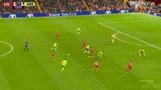 「リヴァプール式の遠藤航が爆誕」を象徴するワンシーン！日本代表MFの縦志向の鋭いダイレクトパス→決定機は「フィロソフィー通り」でクロップ監督も大きな拍手