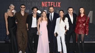 「みんな素敵だ」「混ざりたい」ベッカム一家がクリスマスにパジャマパーティ！仲良し家族にファンも注目「素敵な家族」