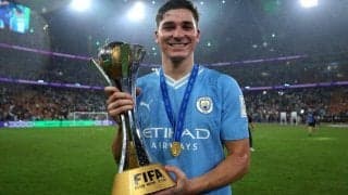 「三つ子なのか？」「似すぎでしょ」シティFWアルバレスの活躍を家族も見守るも、そっくりすぎる3兄弟が話題に「どれが本人？」