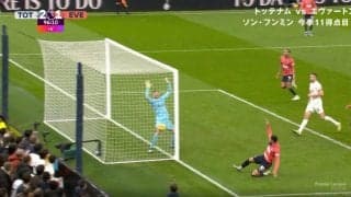 物議を醸す判定！「ゴール入ってない？」「テクノロジーの勝利」たった1ミリが勝敗を分けた決定的瞬間　シュートがクロスバー直撃→GKに当たってギリギリでノーゴール