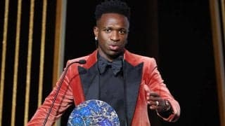 「ヴィニが小さく見える」ヴィニシウスが八村塁も出場したNBAの試合を観戦！レブロン・ジェームズらとユニフォーム交換「オーラが凄い」