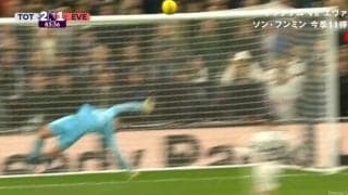 スタジアム騒然！「神すぎる」「エグいな…」 右手一本で神業スーパーセーブを炸裂した瞬間 イタリア代表GKがチームを救うビッグセーブ連発