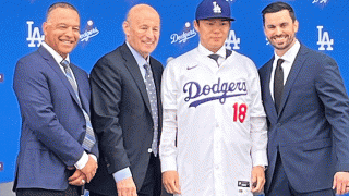 山本由伸、ドジャース入団会見で英語挨拶　「18」ユニお披露目「本当に感謝」