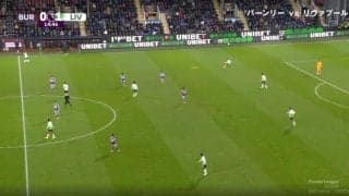 「バケモノかよ！」「なんだこのパス…」まるでレーザービーム！美しすぎる“天才的ロングパス”が空間を切り裂いた瞬間“神の右足”アレクサンダー＝アーノルドが放つ一撃