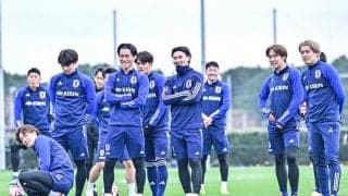 「あたらしい髪色かっこよすぎ！」中村敬斗が日本代表合流で見せた「シルバーのヘアカラー」にファン歓喜！「金というか銀というか白というか、、とにかく似合ってて最高」の声