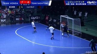 「ガチだ」本田圭佑vs長友佑都の“ミラノ・ダービー”が横浜で再び！完璧フィニッシュ→瀬戸際ブロックのワンシーンに会場大歓声「激アツ」「おもろ」