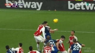 「きつすぎる」アーセナルを首位陥落させた元チームメイトの“恩返し弾”！高精度クロスからドンピシャヘディングのどぎつい一撃にファン「まさかこんな形で」