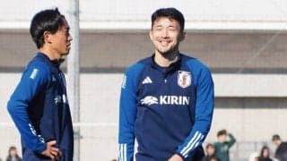 日本代表DF菅原由勢、“右サイドバックの先輩”ロールモデルコーチ内田篤人氏は「僕より遥かにレベルが高い選手」