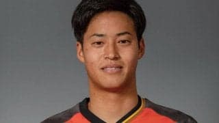 J2山口が今季加入の小林成豪と契約更新！「チームのために全力でプレーします」