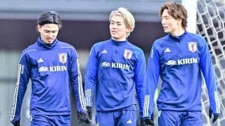 「ケイトとタキ私より女子」「乙女かよっ笑」南野拓実や中村敬斗ら“サッカー日本代表4選手”の「頭を抱える微笑ましいポーズ」にファン歓喜！ 元日決戦に向けてのトレーニング風景が話題に