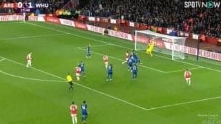 「えげつない」首位相手にセーブ率100％！至近距離からのドンピシャヘッドも片手で高速セーブ！スーパーGKが神プレー連発でスタジアムを騒然とさせた瞬間