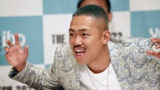 【RIZIN.45】会見“ぶち切れ退出”の芦澤竜誠、覆面姿で計量パス　太田忍とグーパン交わす