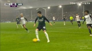 「今のはうまい！」冨安健洋、誰も予想できないノールックパスにスタジアム騒然　ゴールに背を向け意表を突いたプレーでファンを沸かせた瞬間