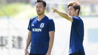 日本代表を支えた2人がアメリカから新年の挨拶、しかし注目集めたのは大迫勇也の“紐”「紐の長さもハンパない」「紐長すぎない？」