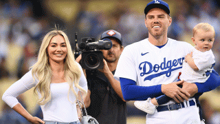 MVP内野手の元モデル妻は“大谷服”販売　ポルシェ以外も…多彩なド軍選手の夫人たち