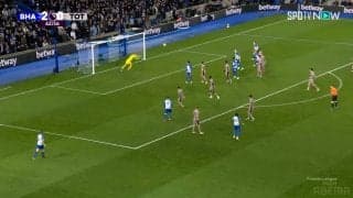 「永久保存版だ」ブライトンDFの弾丸無回転シュート、遠藤航ゴラッソと並んでプレミアリーグ月間最優秀ゴールにノミネート！揺れて落ちた驚愕の一撃に「まじで叫んだ」「最高かよ」