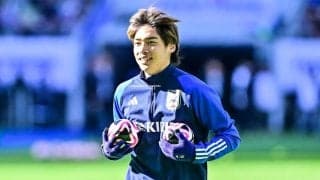 「ネクタイが純也くんらしくてホッとする」伊東純也のアジアカップ決戦の地到着時の姿が「カタールの貴公子?!」と大反響！「なんじゃあこのカワイイ生き物は！」の声