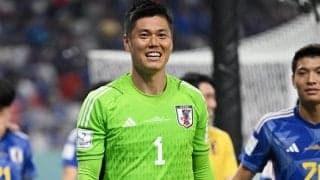 「奥さんが美しすぎる」「素敵な写真！！」川島永嗣が太陽をバックに妻と子供たちと新年の挨拶ショット…震災にもお見舞いメッセージ