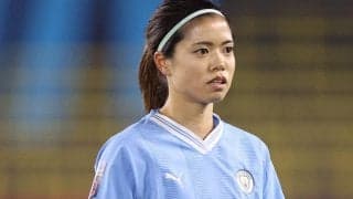 「笑顔が眩しい！」「めっちゃ可愛い」花束を手に長谷川唯が登場！シティから成人の日へ向けた祝辞到着「あなたの夢を応援しています！」