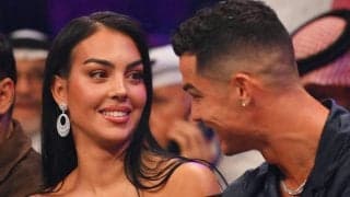 「最高にセクシーだ」「理想的なカップル」リーグ中断中のC・ロナウドのバカンス姿が話題！ ジョルジーナさんと海での2ショットに満面の笑み