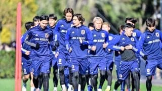 「1番前で寝ちゃってる笑」日本代表のミーティング写真にツッコミの声続々！ 伊東純也、上田綺世、菅原由勢らに「個性が爆発してますね笑」「情報量多すぎだろ笑」の声