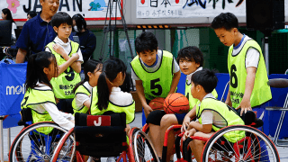 北九州で18回続く小学生車いすバスケ大会　子どもたちは何を学び成長するのか