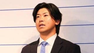 今永昇太がカブス入団会見「ヘイ、シカゴ！」　第一声で爆笑誘う…「18」もお披露目