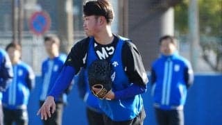 新品なのに「グラブ壊れたっす」　同僚も驚愕…“逸材”DeNAドラ5の剛球は「えぐい」
