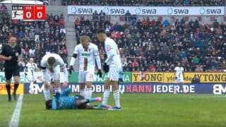 スタジアムに悲鳴！「ヤバすぎる」「マジかよ…」 “市場価値70億円の男”に容赦ない危険タックルが炸裂した瞬間　強烈すぎる“飛びヒザ蹴り”で一撃KO