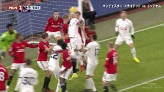 敵も味方も関係ねぇ！ブラジルの悪童が全員押し退けてエゴい豪快ヘッド弾！総勢10人超の超密集地帯で決めた強引過ぎる一撃に「リシャ覚醒！」「どうしてこんなに決まるの」