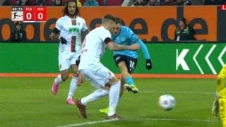 「ヤバすぎる」「レベル違う」“市場価値156億円の男”が予測不能の驚速シュートを炸裂した瞬間　首位・レヴァークーゼンの神童が試合を変える一撃