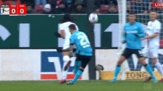 監督批判で放出された男の一撃！ 急落下→縦回転コントロールシュートが炸裂した瞬間　名門・バルセロナのカンテラ育ちの超絶テクニックにスタジアム騒然