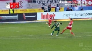 「これはイエロー」「踏まれてる」悪質スパイクに“悶絶土下寝” 堂安律の同僚が全速力ラフプレー→チェコ代表MF倒れこみサポーター動揺