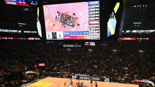 空港内にバスケ“フルコート”が誕生…オールスターへ向けて期待高まる演出