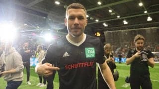 「日本の息子よ楽しんで」ポドルスキがステップアップした横田大祐にエール！笑顔で惜別の2ショット