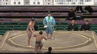 土俵に飛び乗った力士が「あ、すみません…苦笑」白星直後の“うっかり”珍事に館内ほっこり