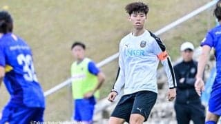 川崎の背番号2を継承した高井幸大が、レジェンド・登里享平と交わしたやり取り……「いろいろな内容をまじめに話してくれて、嬉しかった」