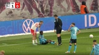 監督がブチギレ… 一体、何が起きた？ “市場価値70億円の男”がピッチに倒れる瞬間　首位・レヴァークーゼンに痛すぎる緊急事態