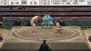 17歳の小兵力士、約80キロ差の巨漢力士を“たった4歩”で土俵外へ…衝撃の決着にどよめき