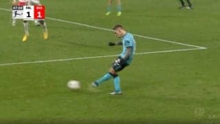 「ヤバすぎる」「完全に崩したな…」美しすぎるパスワーク→超高精度クロスからスーパーゴールが炸裂した瞬間　強すぎる首位・レヴァークーゼンが相手を絶望させる攻撃